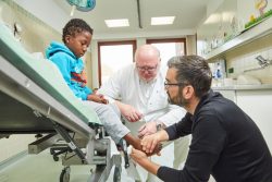 domingos-behandlung-krankenhaus Domingos wird im Krankenhaus untersucht