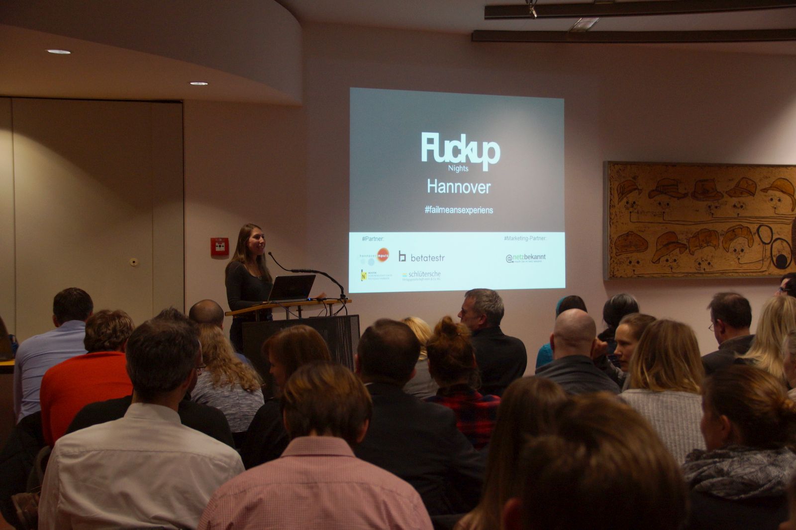 Im Verlagshaus der Schlüterschen werden die Gäste der Fuckup Night begrüßt