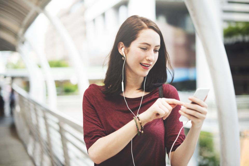 Influencer am Smartphone