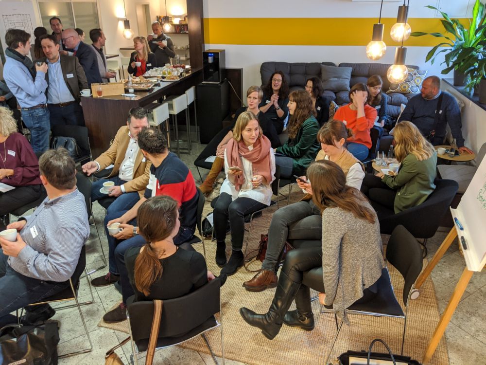 Austausch beim Corporate Influencer Breakfast